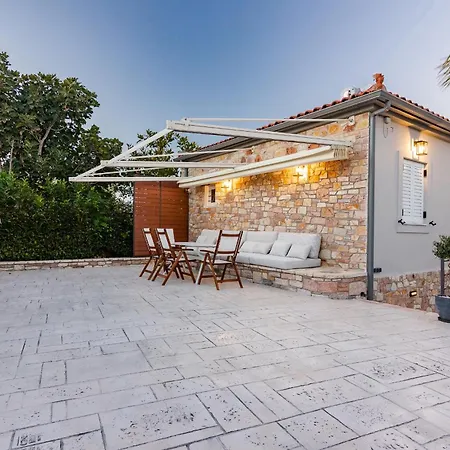 Pithea Luxury Living Tatil Evi Koróni